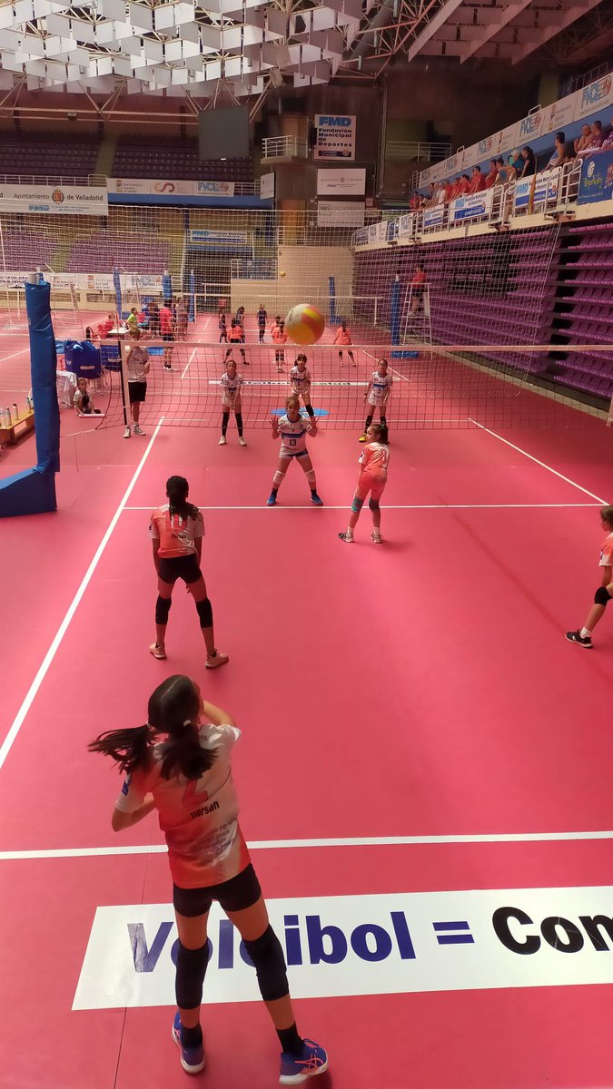VCVoleibol's tweet photo. Gran inicio de nuestras benjamines en el campeonato de España, con dos victorias en la primera jornada y clasificados para luchar por los puestos 1 al 16. Próxima parada, este sábado a las 10:30 frente a Grupo Covadonga. #Somosvoleibol #Somosvcv https://t.co/HqytwIzLDf