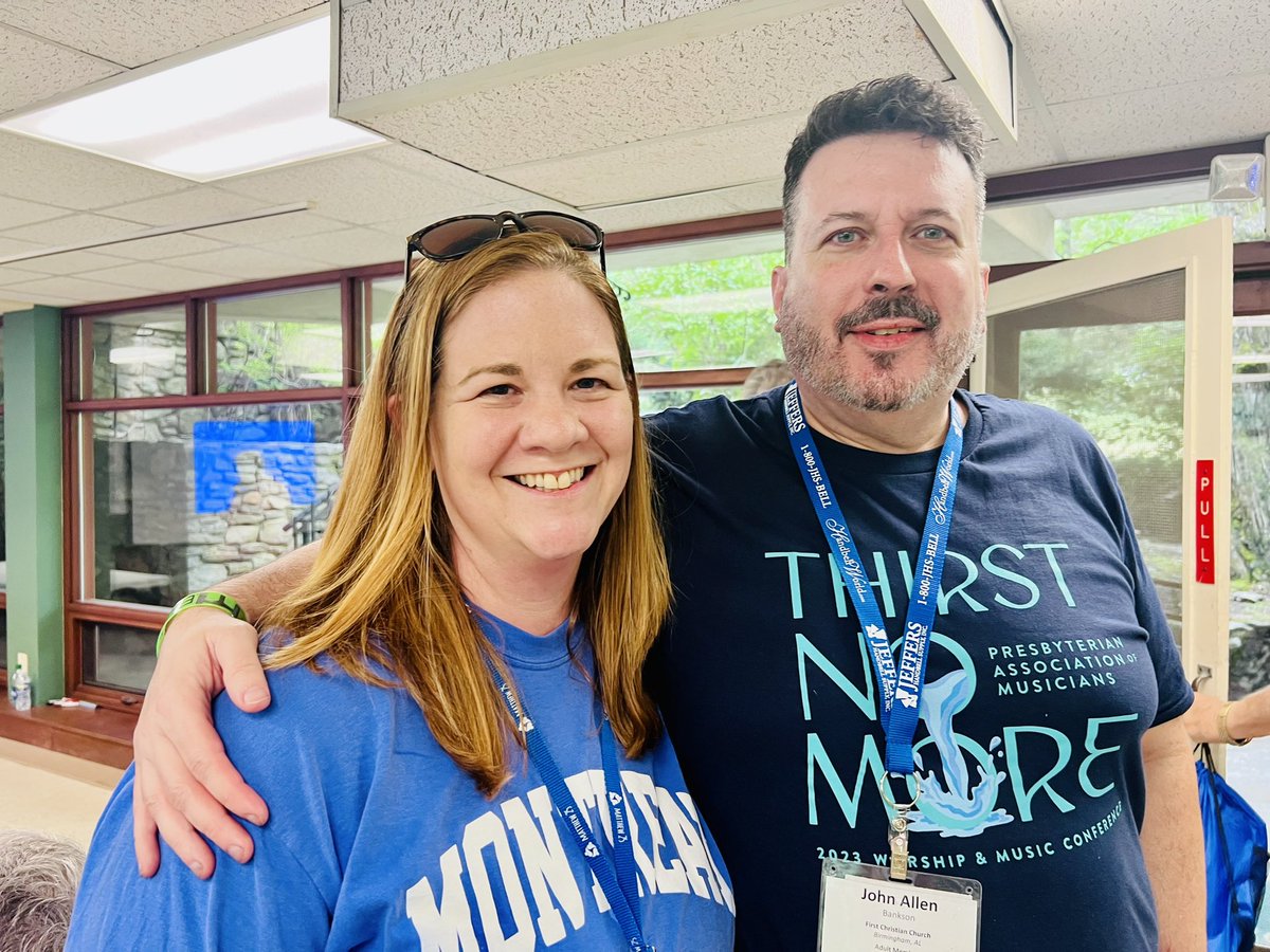 Making @KnowTea take a photo with me to commemorate our real life in person face to face meeting this week!