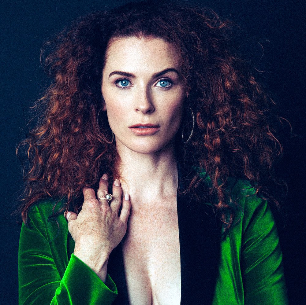 The actor for Poison Ivy on Batwoman……i…i um….*sweats*