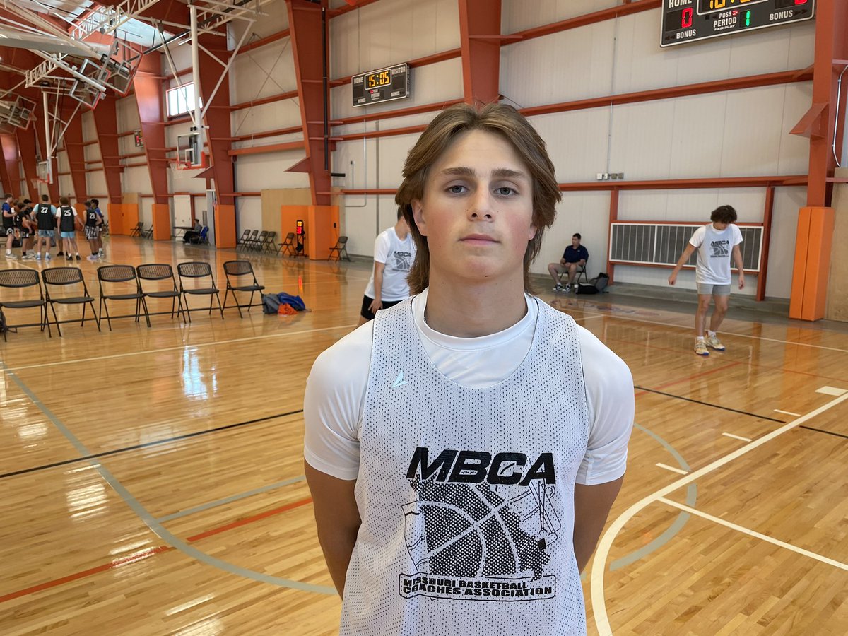 PrepHoopsMO's tweet photo. 5β11 2025 PG Cody Voysey of @StraffordBB has been on π₯π₯π₯ in the opening game. A three-level scorer who elevates over defenders to hit the middy. Has also dropped some flash dimes @MbcaCoaches #SmallCollegeShowcase https://t.co/3c3izEpCv2