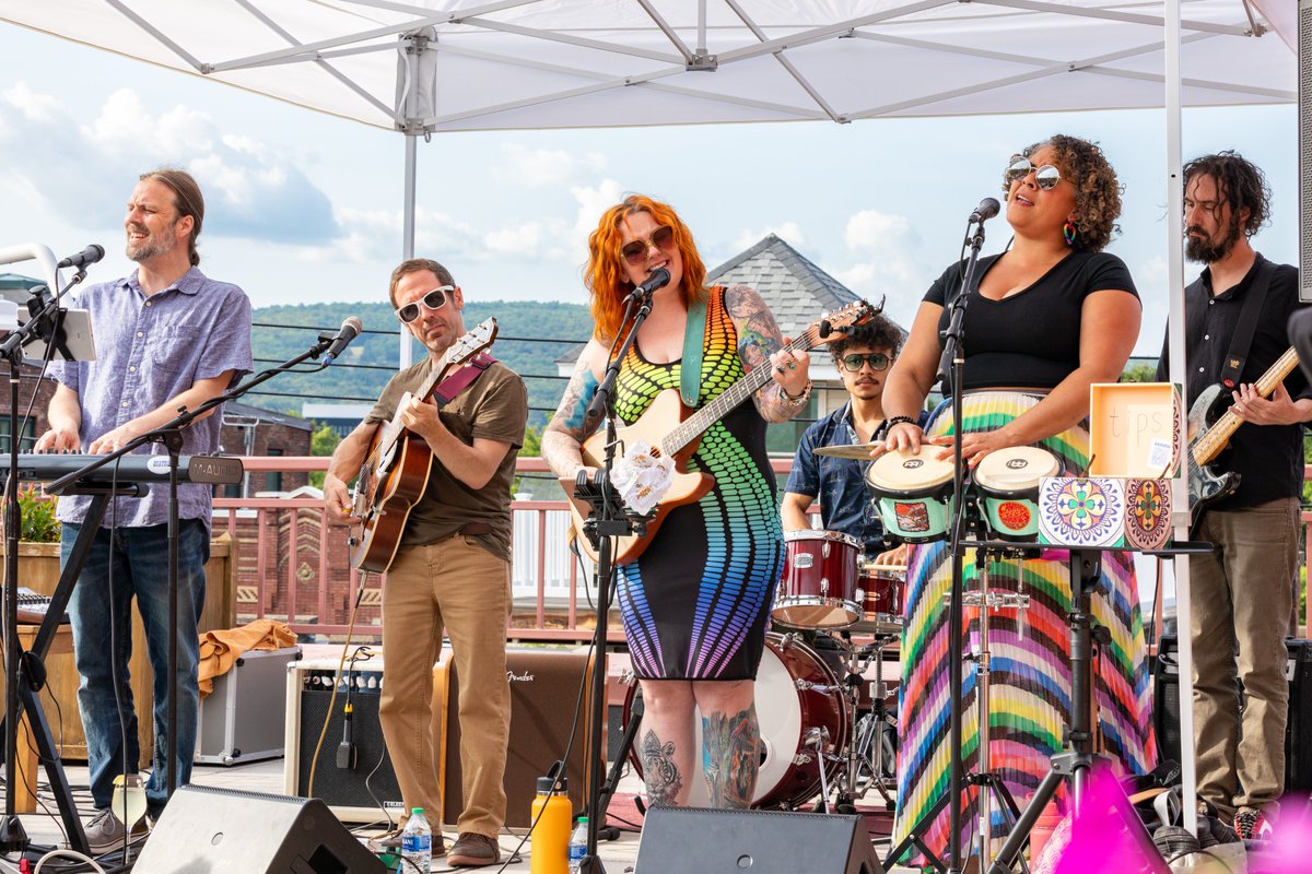 RockwellMuseum's tweet photo. Caviar &amp; Grits brought the vibes for our first TRL! of the summer.  🎸

Join us Wednesday, July 12 for the next TRL! Music on the Terrace featuring Top Shelf. Register at https://t.co/LmsjcEv8Yu.

#RockwellMuseum #TRL #LiveMusic https://t.co/ngG18Ty6G6