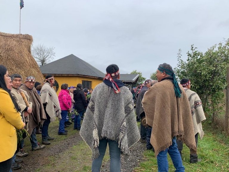 ✅Nuestra Coordinadora Regional Paula Méndez Huenuman, junto al municipio de Temuco acompañaron el Füta Trawün / Gran Encuentro de Dirigentes Mayores rurales y urbanos. Además, se realizó una rogativa con el Machi Nahuel, autoridad ancestral del sector.🌿☀️✨