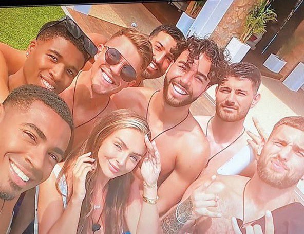 TheDivineBruxa's tweet photo. SCANDALOUS 😂
#SelfieGate #NotClosedOff #LoveIsland https://t.co/V2qpfXZKZB