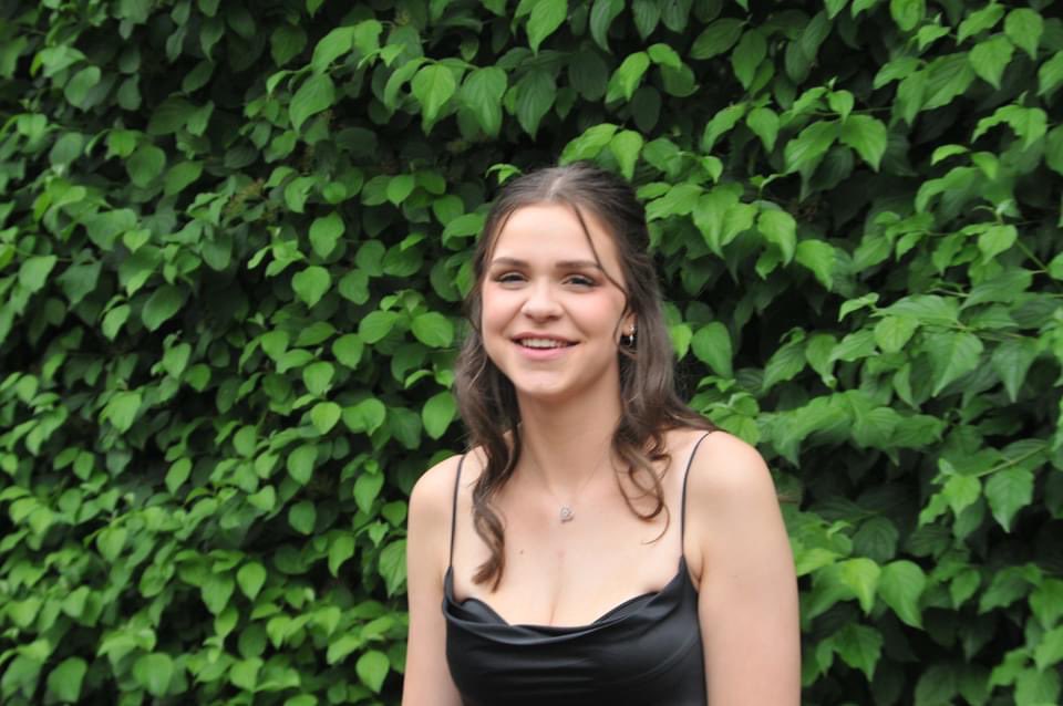 joannenaylor's tweet photo. My gorgeous girl on prom night! #OOHSCAsurvivor #CPRworks https://t.co/p4hW0ktoV0