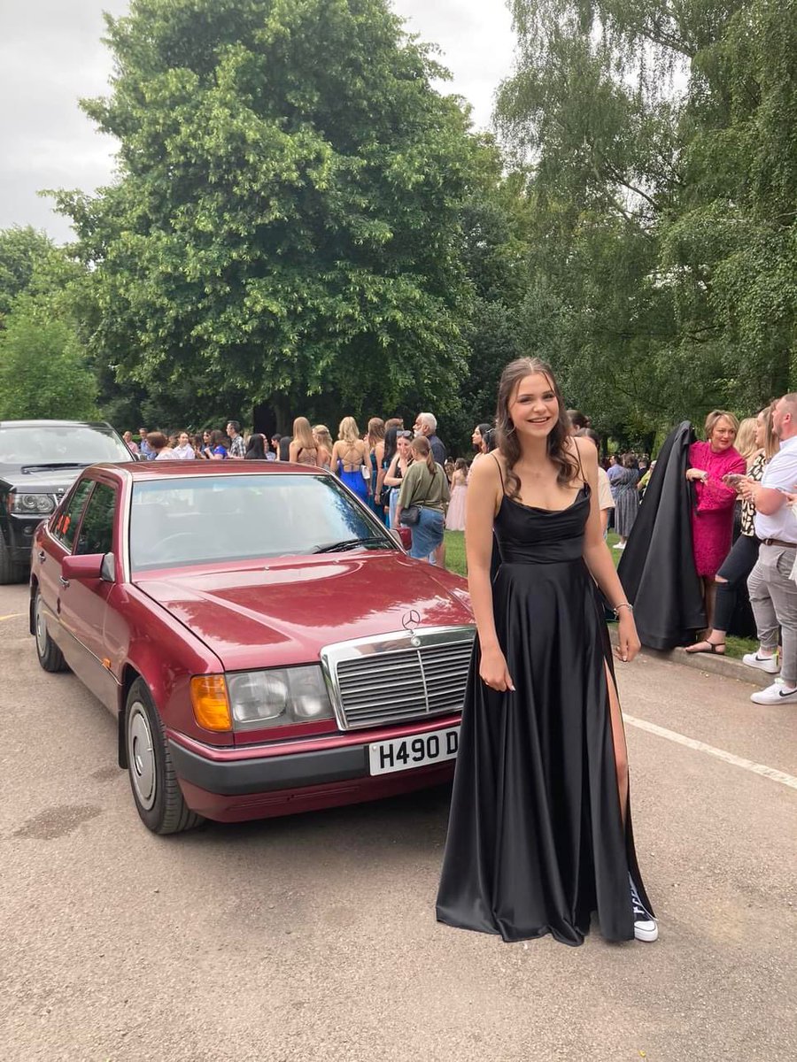 joannenaylor's tweet photo. My gorgeous girl on prom night! #OOHSCAsurvivor #CPRworks https://t.co/p4hW0ktoV0