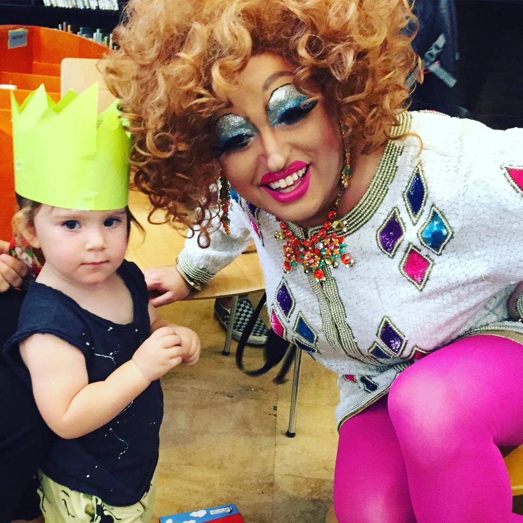 🧵

A paper called 'Drag Pedagogy' was released in 2021. It was written by a Queer theorist named Harper Keenan and a drag queen who calls himself 'Lil' Miss Hot Mess.'

The drag queen participates in events where he read books to kids called 'Drag Queen Story Hour.'

1/