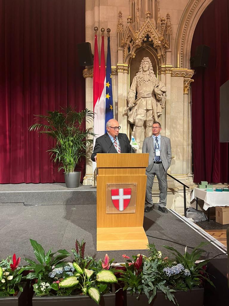 Ceremonia de premiación WSRC 2023🌱

Con el Lifetime Achievement Award de científicos de las cuatro regiones. 

Durante la velada, se realizó un homenaje a nuestro querido #EligioMorandi y Argentina fue consagrada próxima sede de la edición 12° de la WSRC 2027.🇦🇷