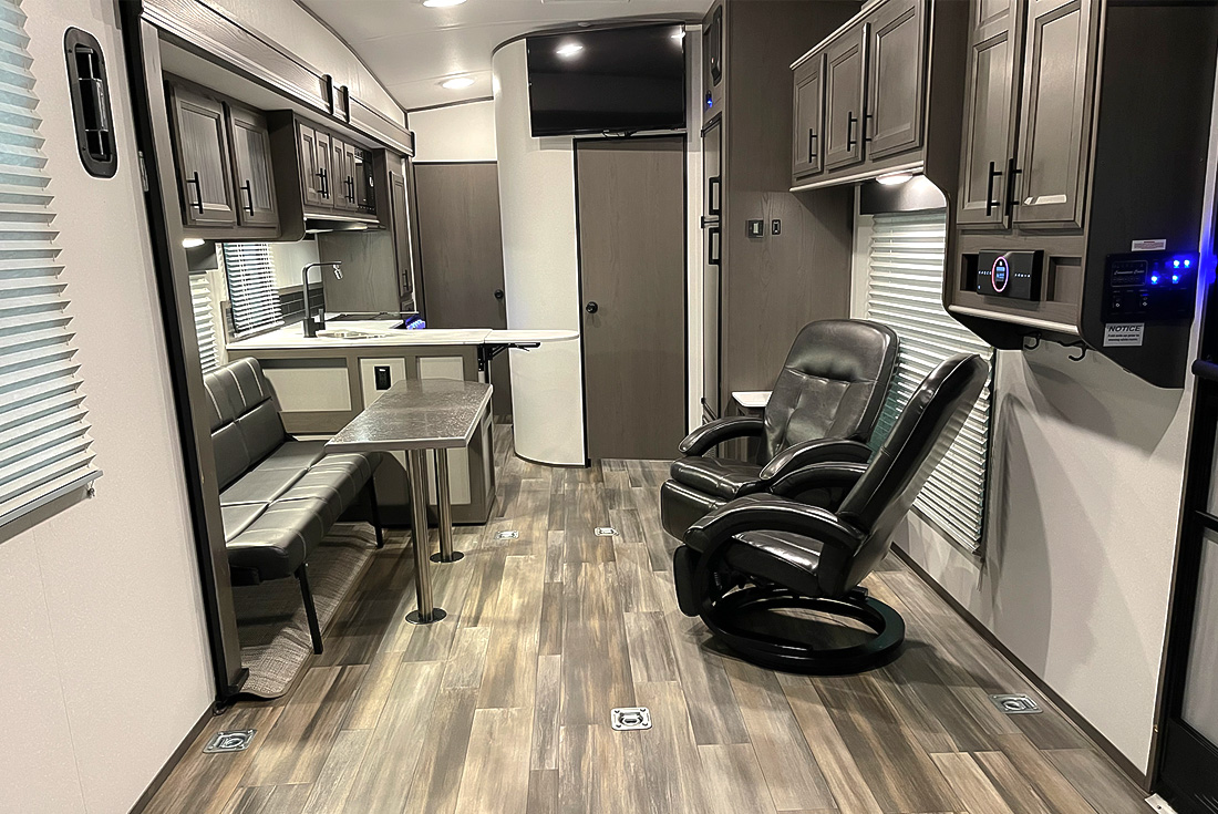 SylvanLakeRV's tweet image. 🚨NEW INVENTORY ALERT🚨
Introducing the 2021 Heartland Fuel F-305 – the ultimate travel trailer toy hauler that will fuel your adventures with non-stop excitement!

sylvanlakerv.com/listings/2021-…

#PreOwnedRV #RVforsale #reddeeralberta #traveltrailer #toyhauler