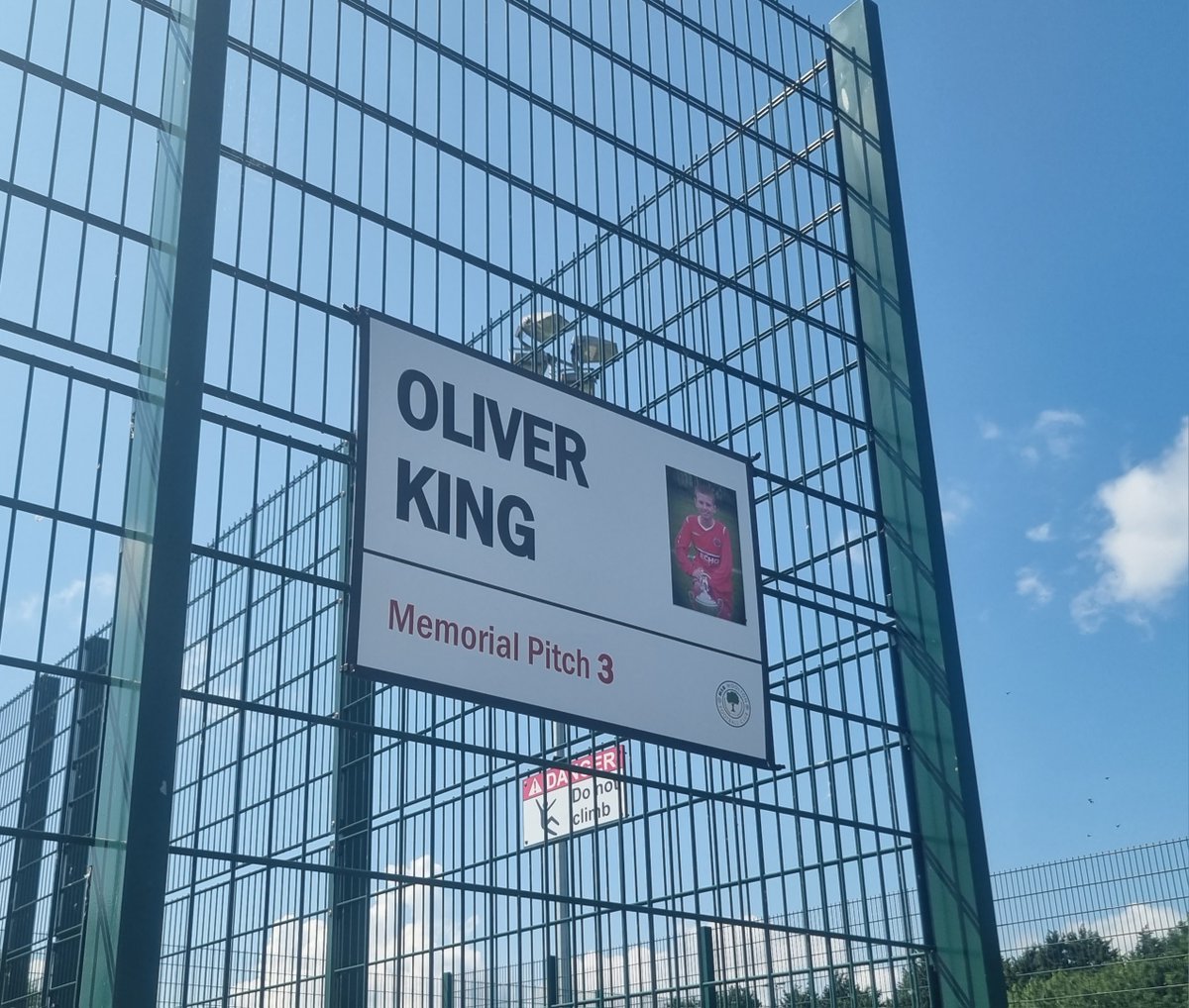 Good luck to all those playing in the Liam Costello events this weekend at Simpsons. <a href="/WooltonJuniorFC/">MSB Woolton FC</a>  and LU have named pitches 1 &amp; 3 after two former members of our amazing club... both taken far too young. Amazing tribute to perpetuate their legacies!