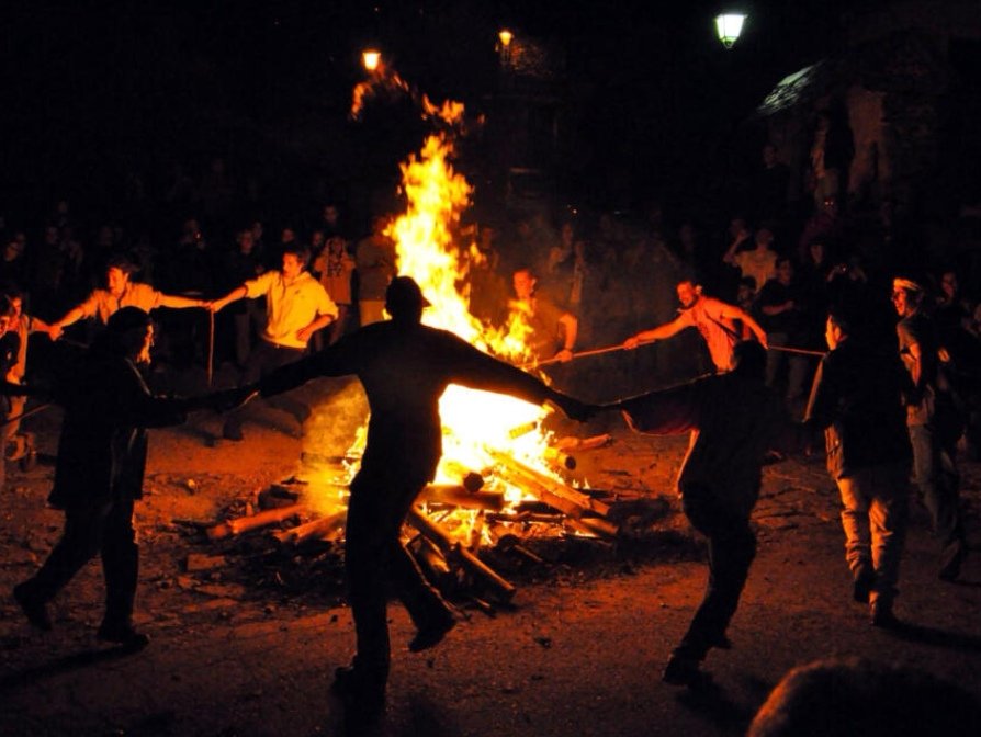 SOM FOC, SOM BRASES, SOM PASSIÓ. CATALUNYA MAI NO MOR, MALGRAT TRAÏDORS I REIETONS, ESPANYOLS DE SECÀ, OVEJUNEROS DE VOX ✊✊✊ VISCA CATALUNYA