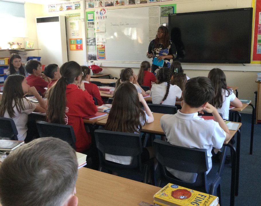 CockfieldPrima1's tweet photo. Class 4 took part in a creative writing workshop with author Yvonne Battle-Felton. They worked really hard, producing poems, character descriptions and a story smash-up. The quality of their work was wonderful. Thank you @YBattleFelton @HighlightsRural https://t.co/CyatpCeTxe