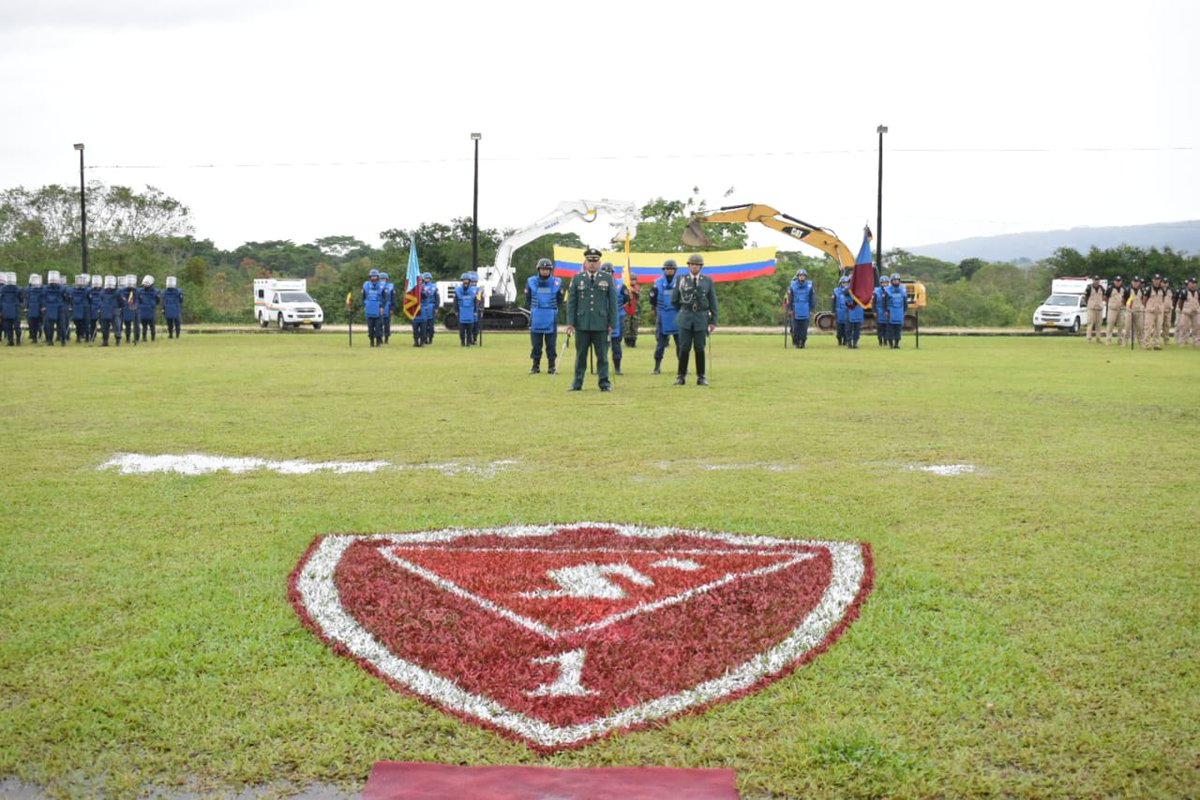 Ingenieros_EJC's tweet photo. En Florencia #Caquetá, se llevó a cabo la transmisión de mando del Batallón de Ingenieros de Desminado Humanitario N.º1, más de 400 hombres y mujeres serán liderados por el Tc. Julián Morales con el firme propósito de contribuir al progreso la región amazónica
#PatriaHonorLealtad https://t.co/Vskzcy9YBw