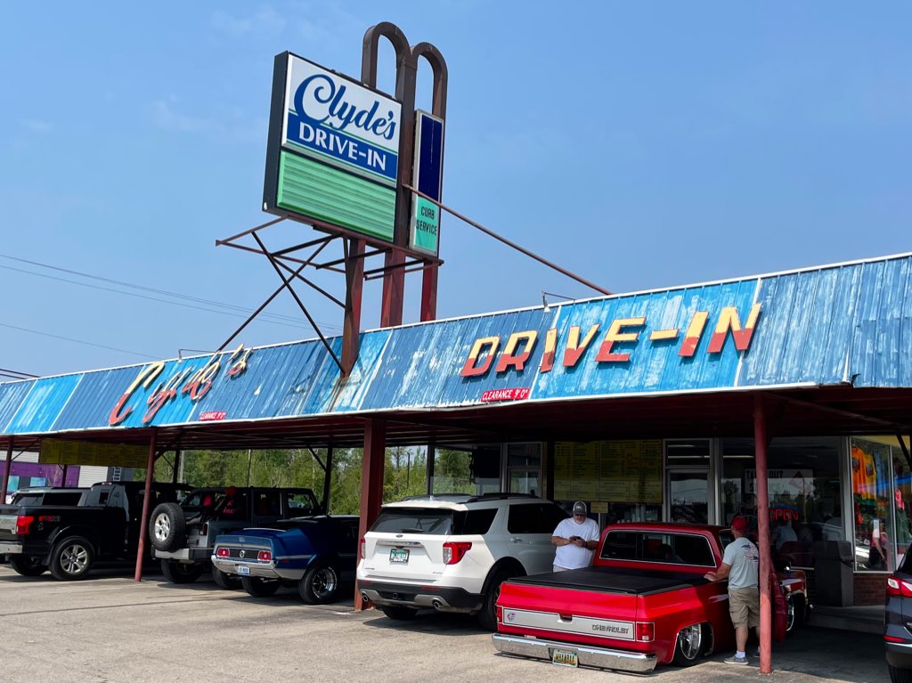 HotRodMuha's tweet image. Having lunch at the best hamburger place in town
#threedayweekend #ClydesDriveIn #FordMustang #MustangMach1 #MandyMustang #AmericanMuscle #havingagreattime