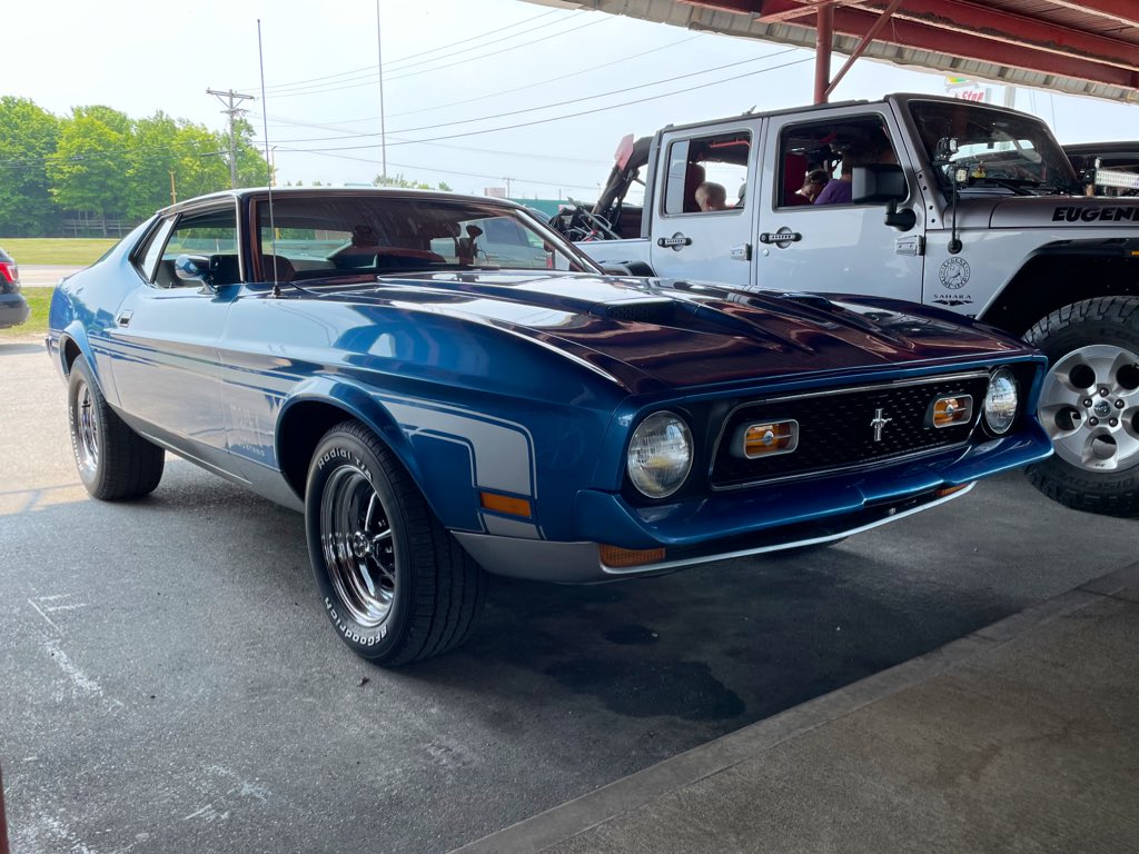 HotRodMuha's tweet image. Having lunch at the best hamburger place in town
#threedayweekend #ClydesDriveIn #FordMustang #MustangMach1 #MandyMustang #AmericanMuscle #havingagreattime
