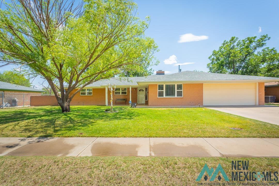 Just listed by Jen Wilcox in #Roswell #NM. 604 Barnett Dr Drive! Please retweet!  hometour.enchantedlandshomes.com/home/JYYE6L