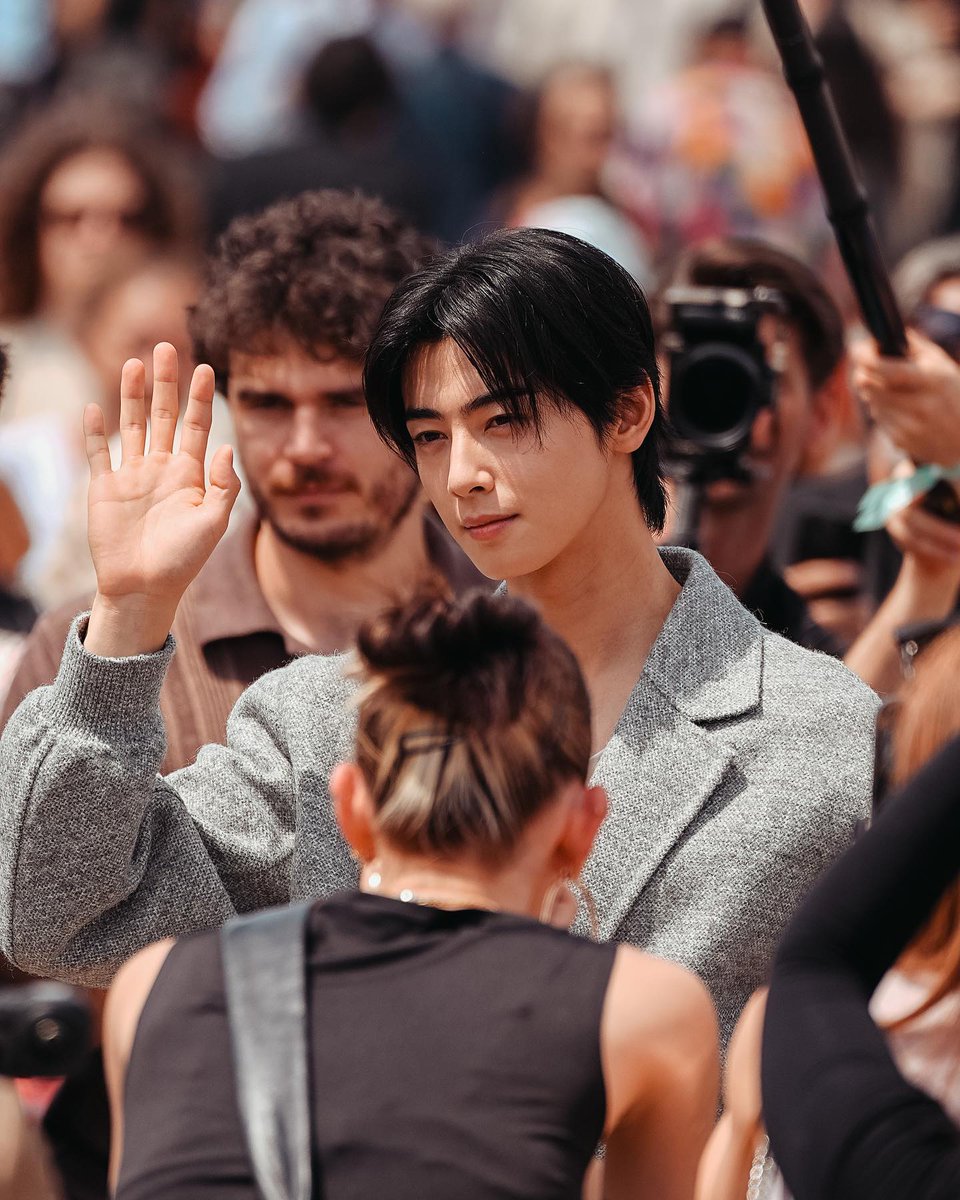 Cha Eun Woo from Paris Fashion Week - Menswear Spring/Summer 2024..
 
DIOR GENIUS CHA EUNWOO  #CHAEUNWOOxDiorSummer24 #DiorSummer24 #CHAEUNWOO #차은우 #チャウヌ #车银优 #ชาอึนอู
230623 (2)