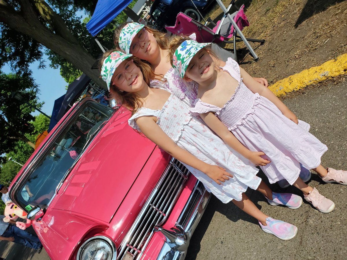 bh55024's tweet photo. Girls enjoyed another @msra2023 BTT50s car show and @SweetMarthas cookies 🍪! Great times! https://t.co/CTOFOSx09S