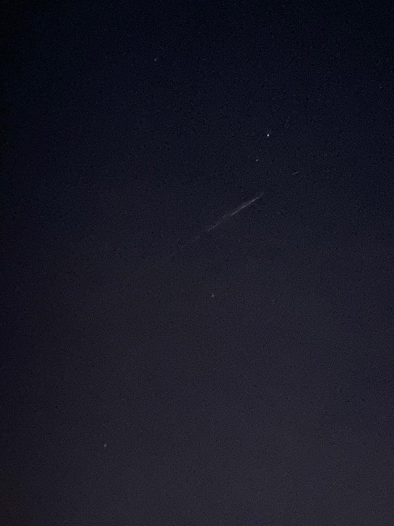 While waiting for the Sant Joan fireworks to start... #starlink brilliant appearance in the sky of Roses, #Catalunya! Wooow how cool!!