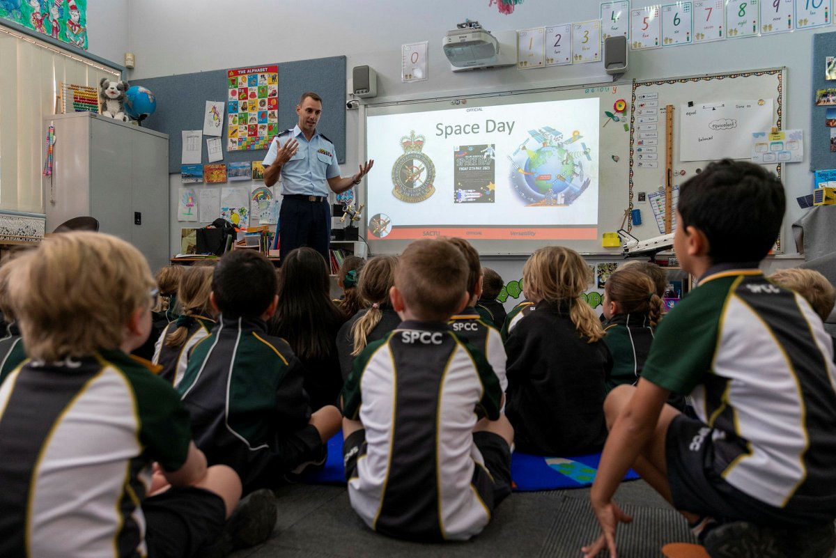 Taking #STEM studies to new heights, Flight Sergeant Daniel Hickey volunteered his time to support the St Philip's Christian College Port Stephens ‘Space Day’. 🛰️👏

📖bit.ly/43ZY1k3

#AusAirForce #YourADF