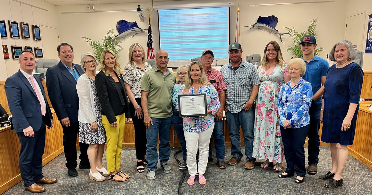 🍎LEAVING A LEGACY🍎

Last night, @SuptMaine and the Martin County School Board celebrated the career of Ms. Tera Parsons from @wearesouthfork. Ms. Parsons has been an outstanding ESE educator at @MCSDFlorida for 32 years. We wish you the best in retirement!

#ALLINMartin👊