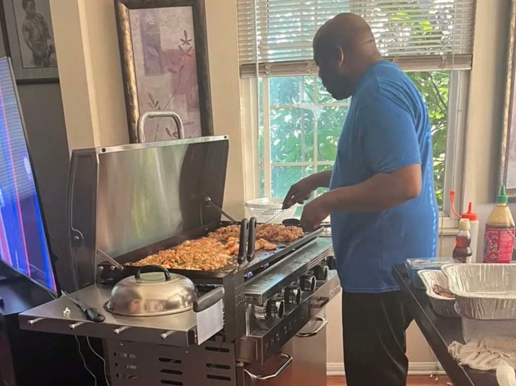 Barstool Sports on Twitter "This Dad Cooking Hibachi Inside The House