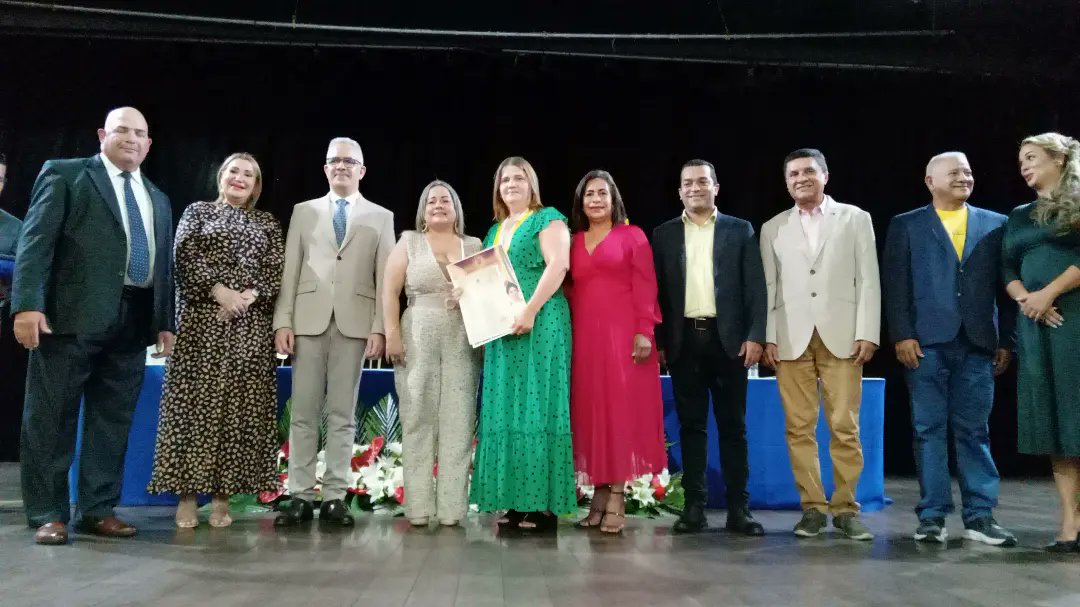 oscardhdez_'s tweet photo. Grandioso acto en conmemoración del Día Nacional del Abogado. Una sesión especial del @clebne_oficial en la que se homenajearon a profesionales del Derecho que ejercen en distintos escenarios del ámbito jurídico en el estado Nueva Esparta. #23Jun https://t.co/4oI1G0vWP7