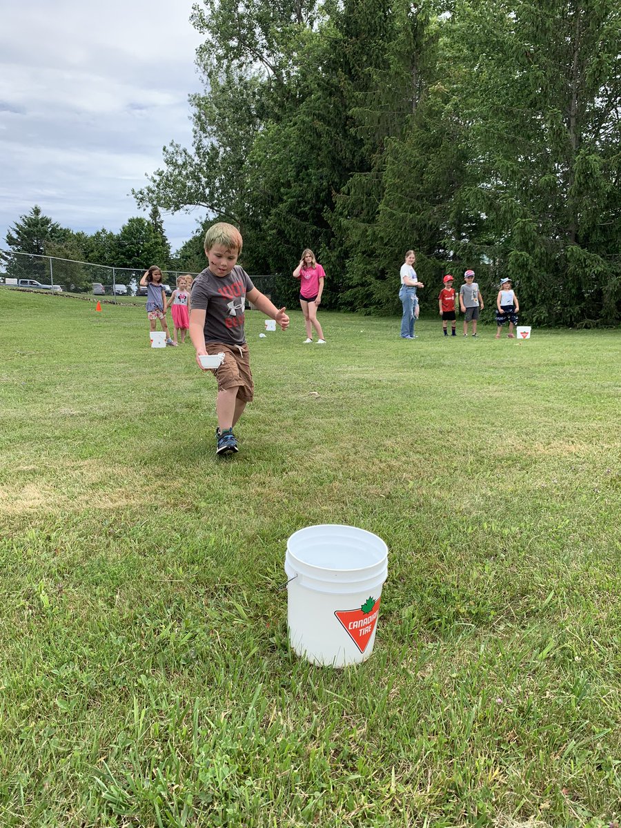 What a fun day to end the year! Thank you to the Selby grade 8 students for organizing the games.