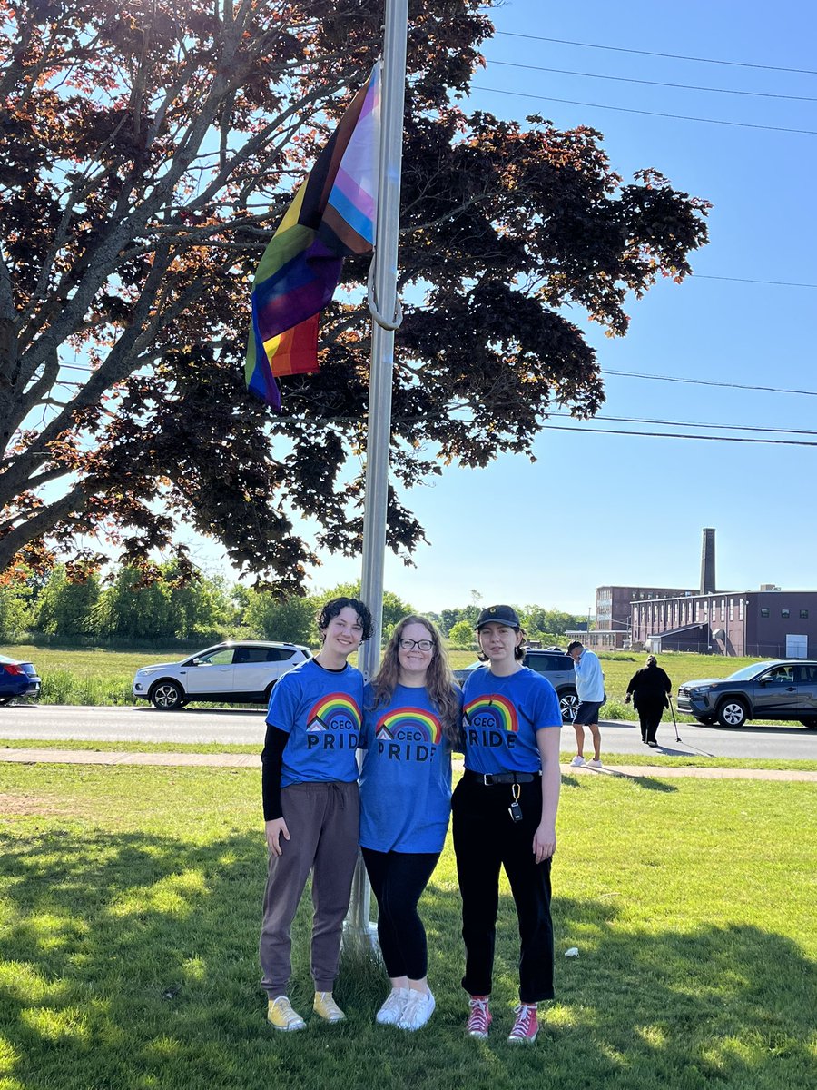 ms_cmalcolm's tweet photo. Today was my last Friday at CEC before my new adventure at St. FX University. 

Sunshine, smiles, and rainbows…what more could I ask for?! 

Happy Pride Week, Truro!  🌈 https://t.co/7MillImf73