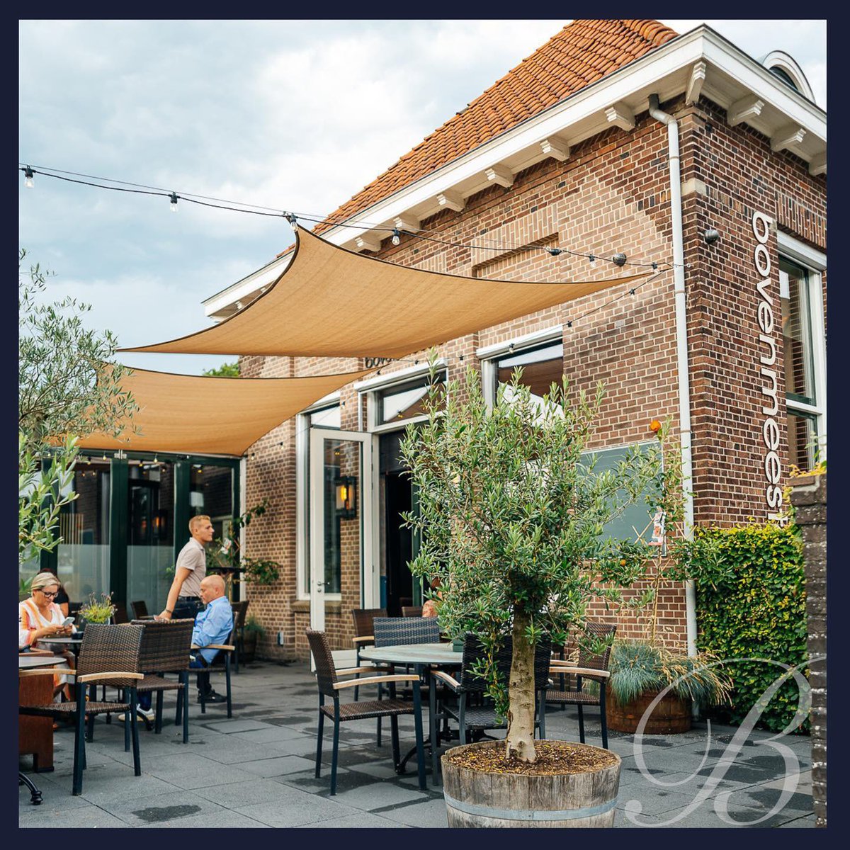 ✨ SFEERVOL // Ons restaurant is gelegen in een prachtig oud schoolgebouw, waar de deuren altijd voor je openstaan! Kom je dit weekend bij ons sfeervol dineren?🥰 
bovenmeestersteenwijk.nl

#Bovenmeester #Steenwijk #diner #lunch #restaurant