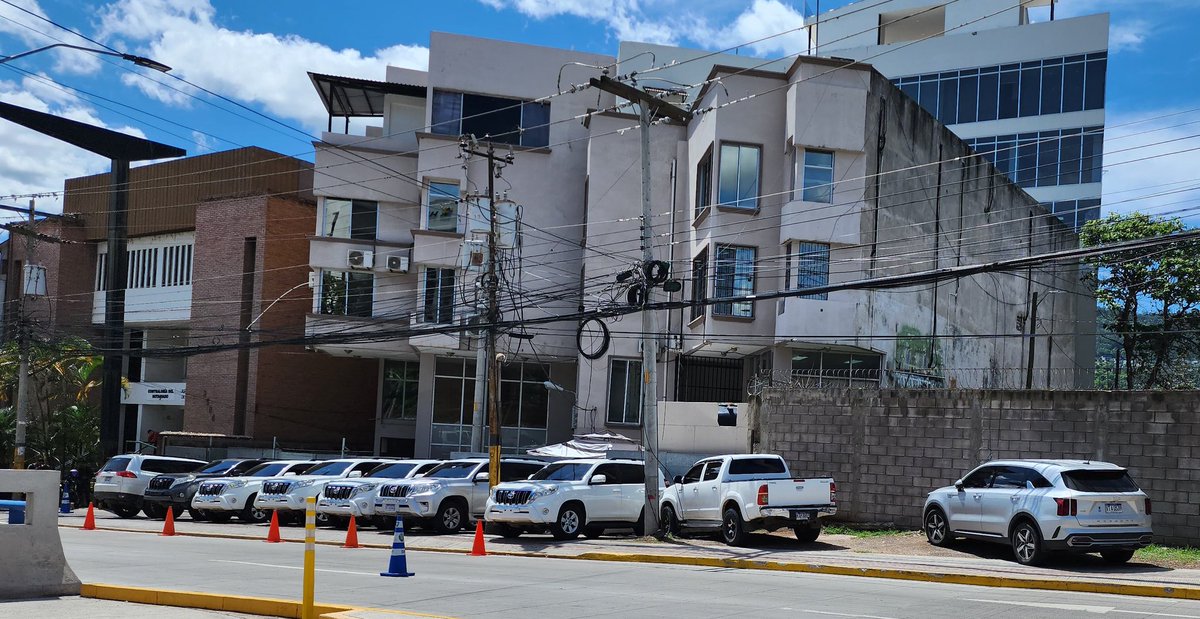 Y pobres los que andan en estos carritos para hacer su trabajo 😭😭😭😭