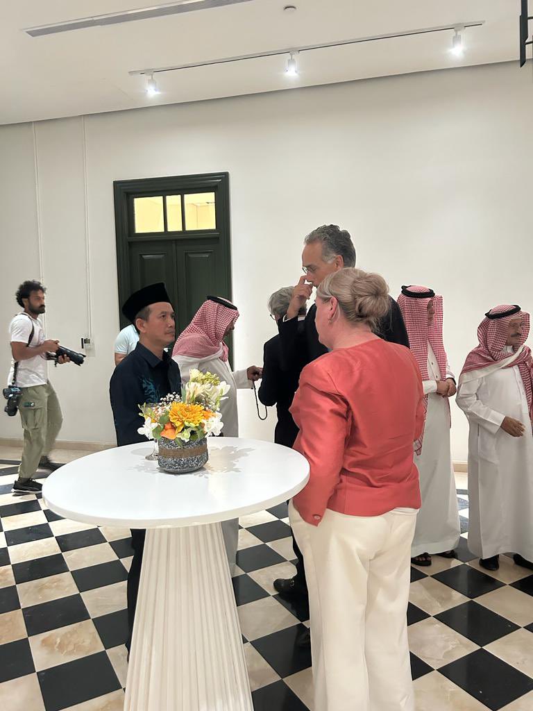 NLinKSA's tweet image. Visit Vice Minister Paul Huijts ended in Jeddah at former 🇳🇱Consulate looking back at 150 years 🇳🇱footprint in the Arabic Peninsula &amp;amp; looking forward to cooperate on shared heritage &amp;amp; exhibition. Vice Min. honored H.C. Nashwa Taher @DutchMFA @KSAmofaEN @jaalberda @smulderspetra1