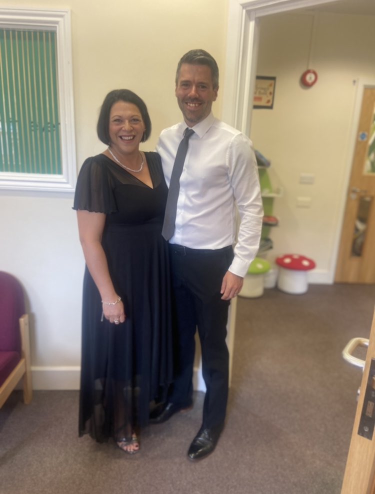 QuartzBanbury's tweet photo. So pleased Quartz Aesthetics were invited to attend the United learning award ceremony, Birmingham Botanical Gardens, my sister was recognised for a well deserved award!! Super proud @aligordon146  @mralexpearson 😍 #networking #Awards #business #blacktie https://t.co/LOnJixJI5Y