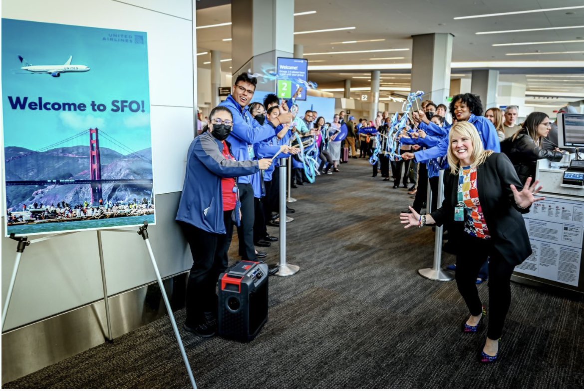 Loved welcoming our employees back to SFO after flying on our brand new 737-900 @Auggiie69 @JoniBelknap @almira_sam #goodleadstheway #weareunited