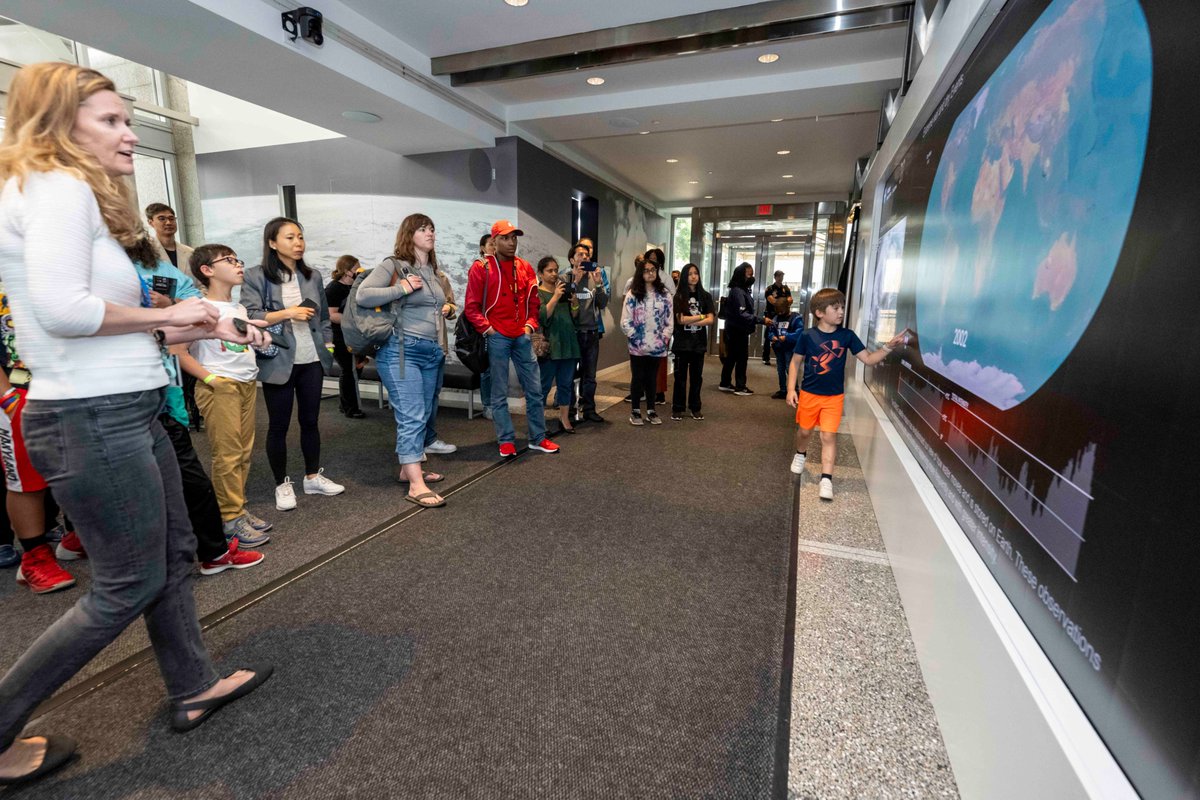 nasahqphoto's tweet photo. Local students visited @NASA Headquarters today to experience the new interactive Earth Information Center. See more photos - https://t.co/bHFzrvI1xU https://t.co/6hu3qOu1uP