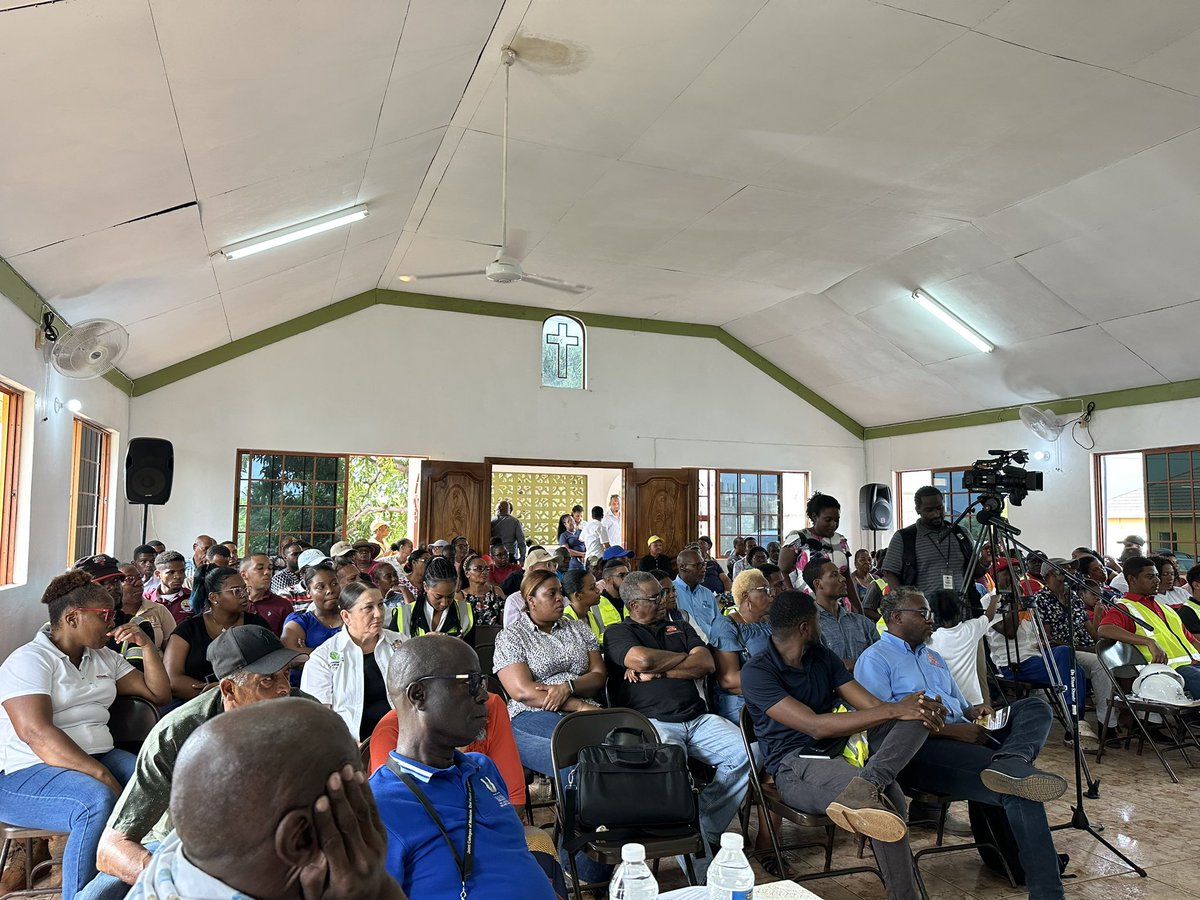 floydgreenja's tweet photo. Our Government is currently working to bring 810 hectares of land in Essex Valley under irrigated water supply. Last week we met with the residents to introduce them to the contractors and outline the plans for the various work packages. Work In Progress #climatesmarttechnologies https://t.co/x42mVRwyeu