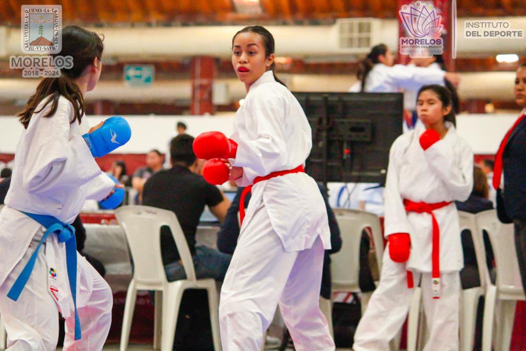 ID_Morelos's tweet image. En tierras tabasqueñas, #Morelos peleará el oro de los #NacionalesConade2023 gracias a que la especialista en #karatedo, Denisse Mendoza, llegó a la instancia final de la categoría 14-15 años, división -47 kg. 

Más tarde, ‘Nish’ se medirá ante Metzli Escobedo, de #Zacatecas.