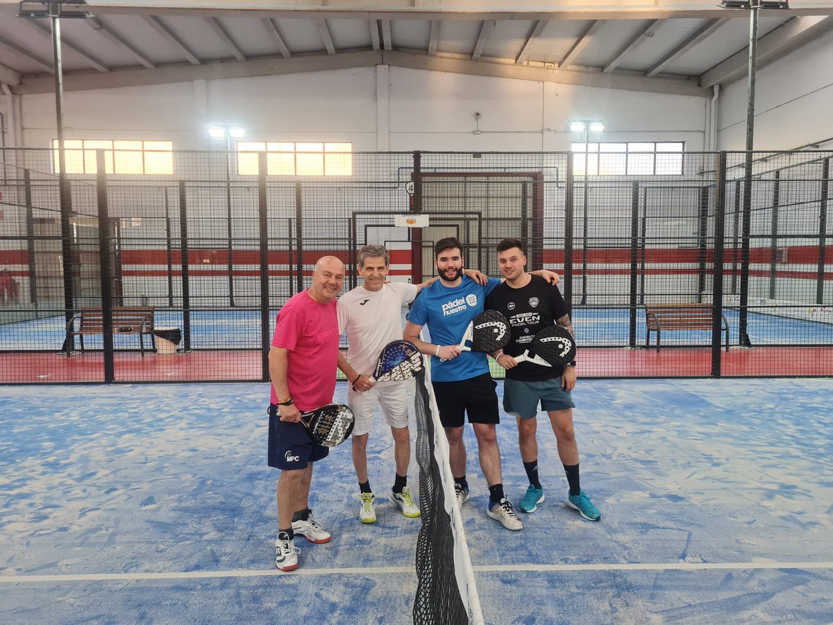 MPadelClub's tweet photo. Este fin de semana se disputa el CIRCUITO NACIONAL KOMBAT en MPC

Pádel del bueno y un ambiente sobresaliente 

Os esperamos 💪 https://t.co/t4CVhMlRA3