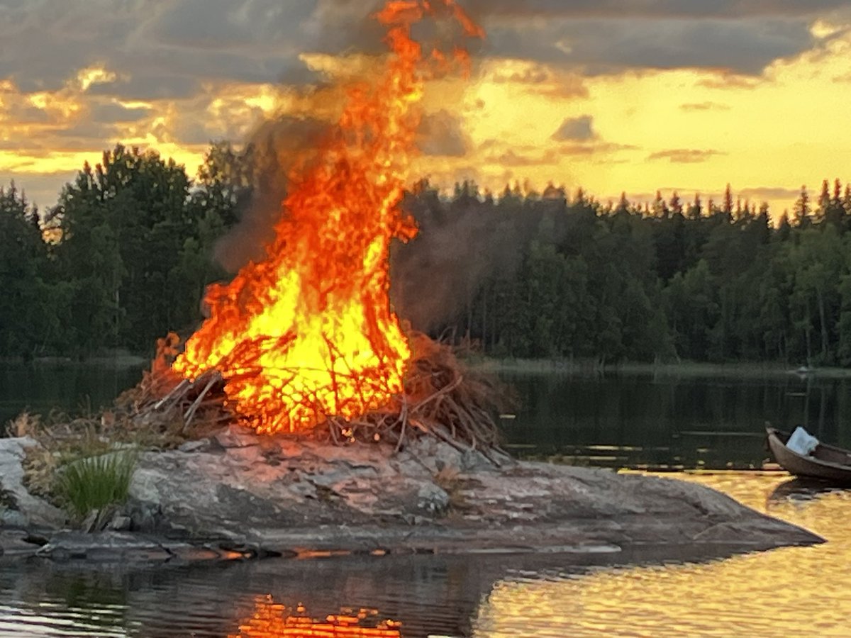 ALarvala's tweet photo. Hyvää juhannusta https://t.co/GFuSwDN8Hv