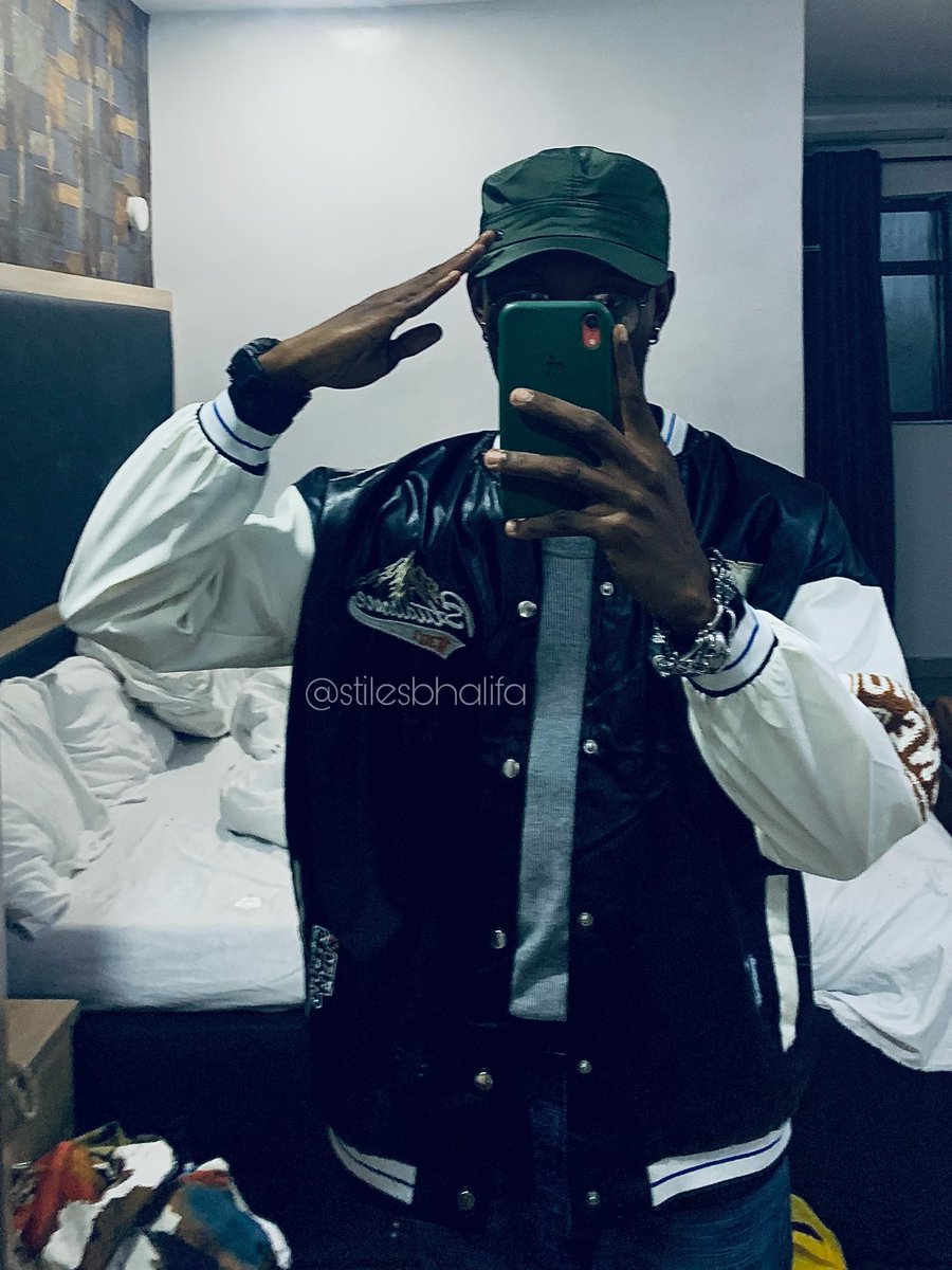 stilesbhalifa's tweet photo. What instagram saw 🔥vs🔥 what Twitter got https://t.co/5L9Tqb8xhR