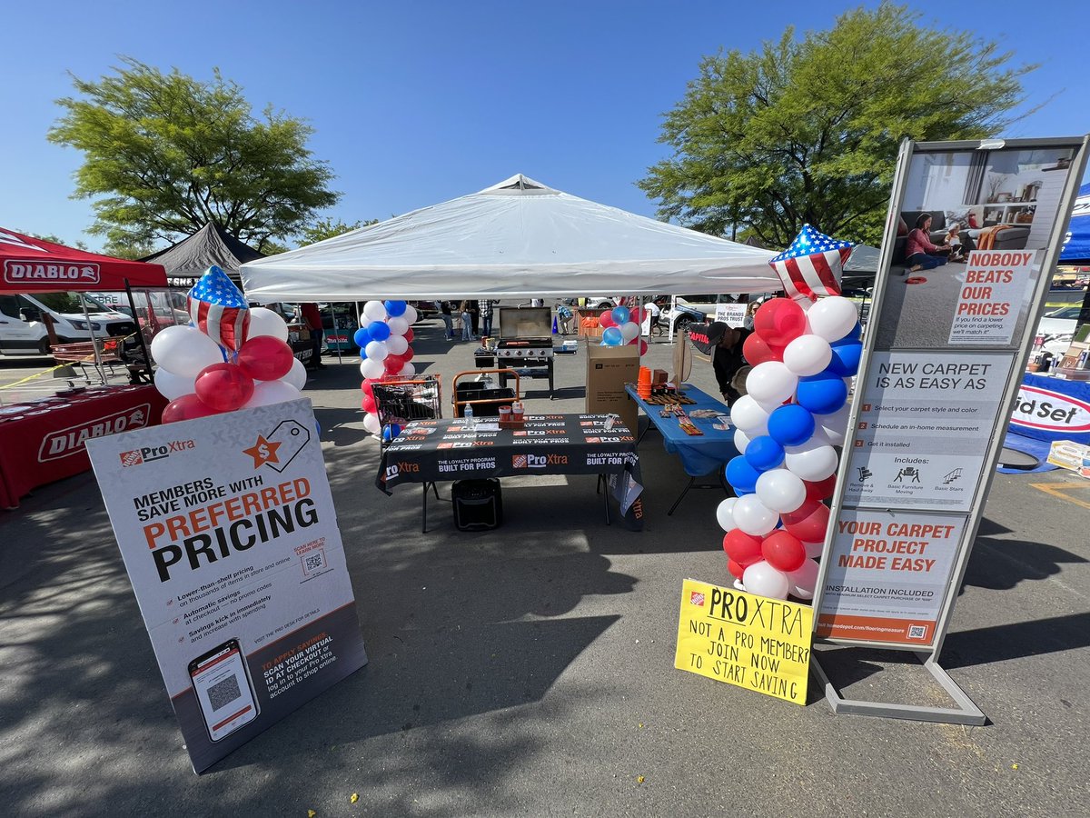 JaniceDS_HD8987's tweet photo. Summer services event at #8987 , great turn out with awesome vendors and lots of pro xtra signups ! https://t.co/ywLE5CPNwq