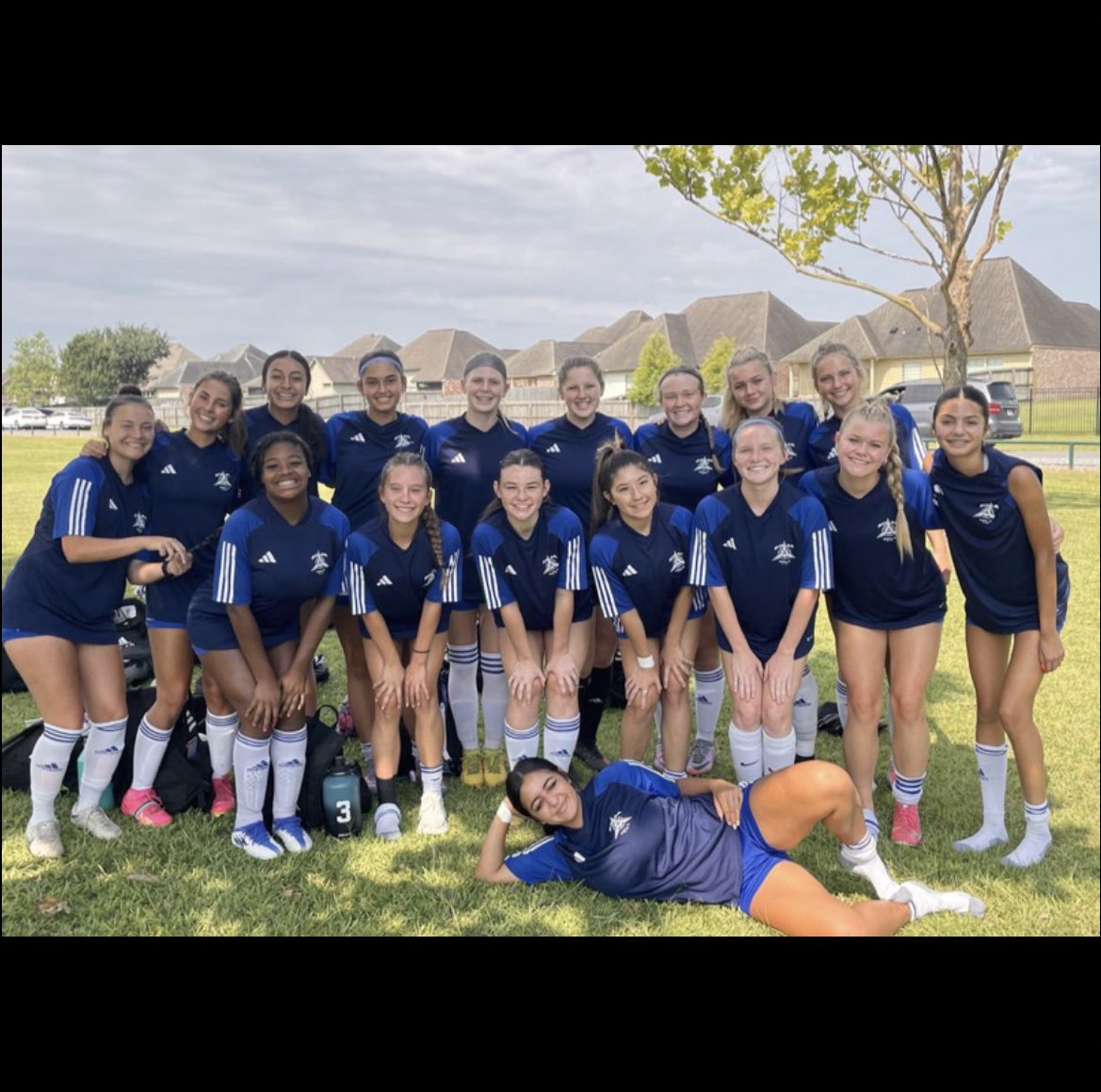 Lilydavis071's tweet photo. Ended our game against IMG in a 1-1 tie. REST🛌, RECOVERY🩼,  and HYDRATION🚰 is 🔑. Thank you for all the college coaches who came out to 👀 @SolarSoccer07G #ForItAll #soccergirls #solarnation @ImCollegeSoccer @ImYouthSoccer @TheSoccerWire @USYouthSoccer @GMsportsmedia1 https://t.co/ws4IkvmYFg