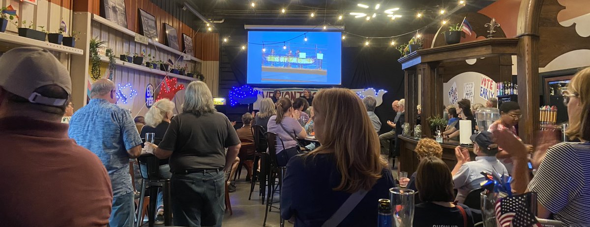 Thanks to the St. Paul and Edina chapters of Indivisible for their great session recap and hospitality last night with Senator @epmurphymn and Representatives @emmagreenman and  @heather_edelson at Utepils Brewery.