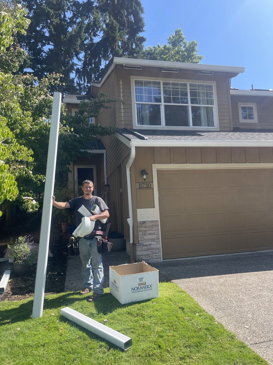 Big shout out to Clayton and our awesome gutter crew for installing gutters, downspouts and leaf catchers on 19 townhome buildings in Hillsboro! They did a fantastic job! #newgutters #hillsborooregon #gutterinstallation #leafcatchers