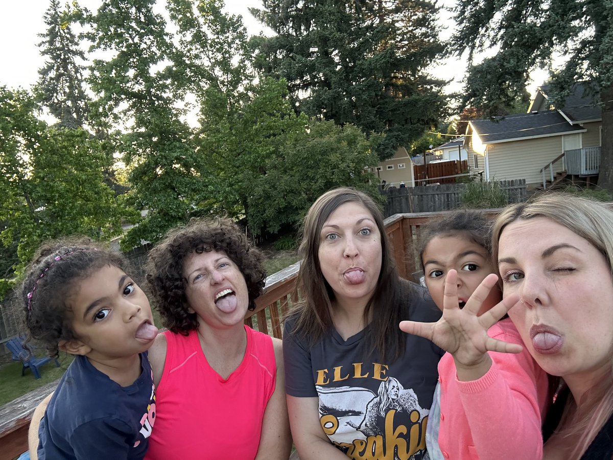 jdonith's tweet photo. Ladies night with the cousins. I’m loving the 80 degree weather here in Oregon. Quite a break from the 100+ degree heat in Texas!!! 🥵🥵🥵 #Oregon #familyvacay #heatwave https://t.co/OBtmUiRLIt