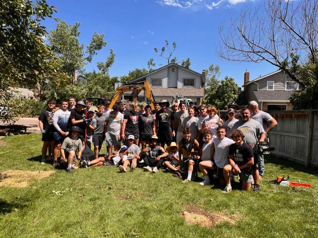 ALChavezz's tweet photo. Kudos to ARAPAHOE HIGH SCHOOL FOOTBALL for helping people in Highlands Ranch after yesterday’s tornado. 

Not one Eagle, Falcon, Grizzly or Jaguar seen! https://t.co/ihjxOYb6g5