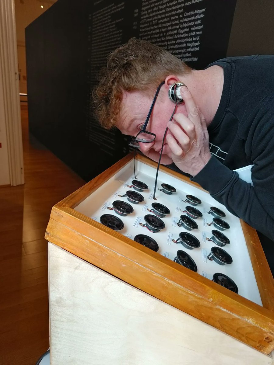 New Heat🔥 just dropped from our guest this week <a href="/ianmickcook/">Ian M. Cook</a>, listen in as <a href="/_nofixedaddress/">Timothy Johnson</a> and <a href="/SeanmrHeath/">Sean Heath</a> discuss Ian's new book "Scholarly Podcasting: Why, What, How?’ 

Check it out here: thefamiliarstrange.com/2023/06/22/ep1…