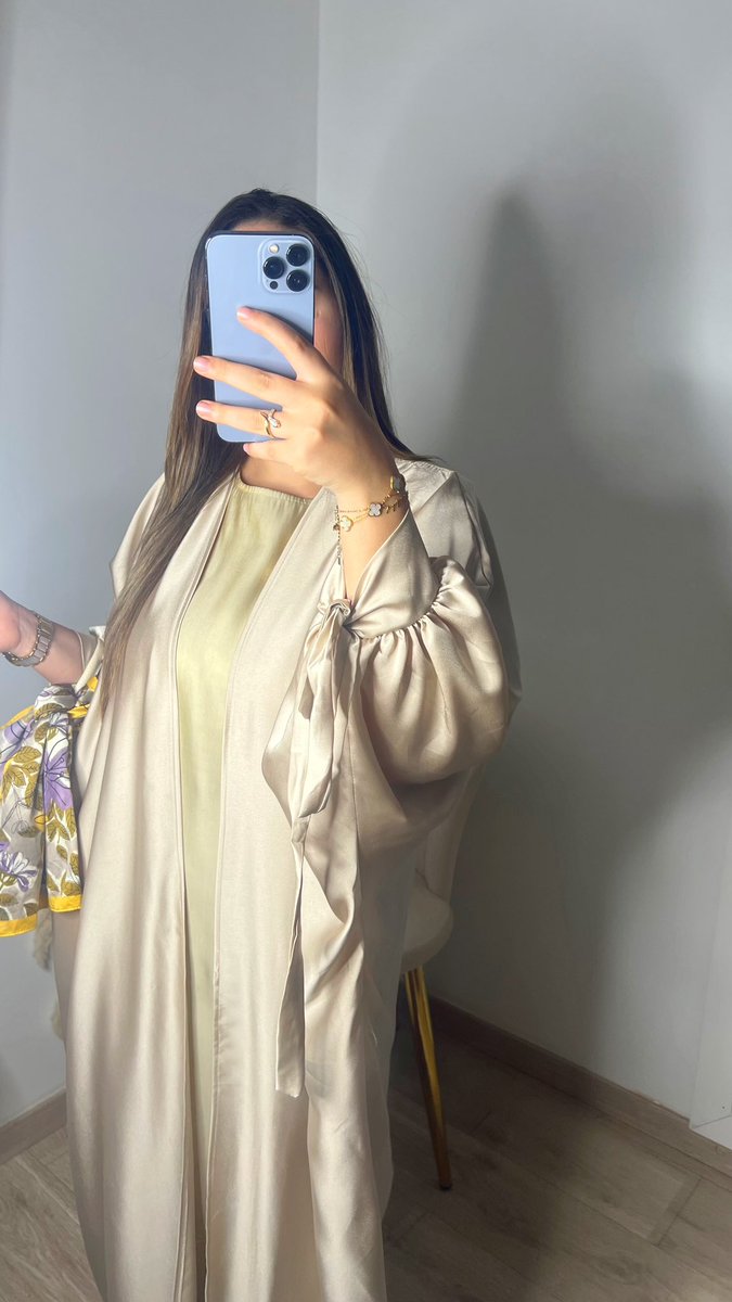 Monreflet_'s tweet image. On en parle la beauté incroyable des kimono satinée ?🥵🥹