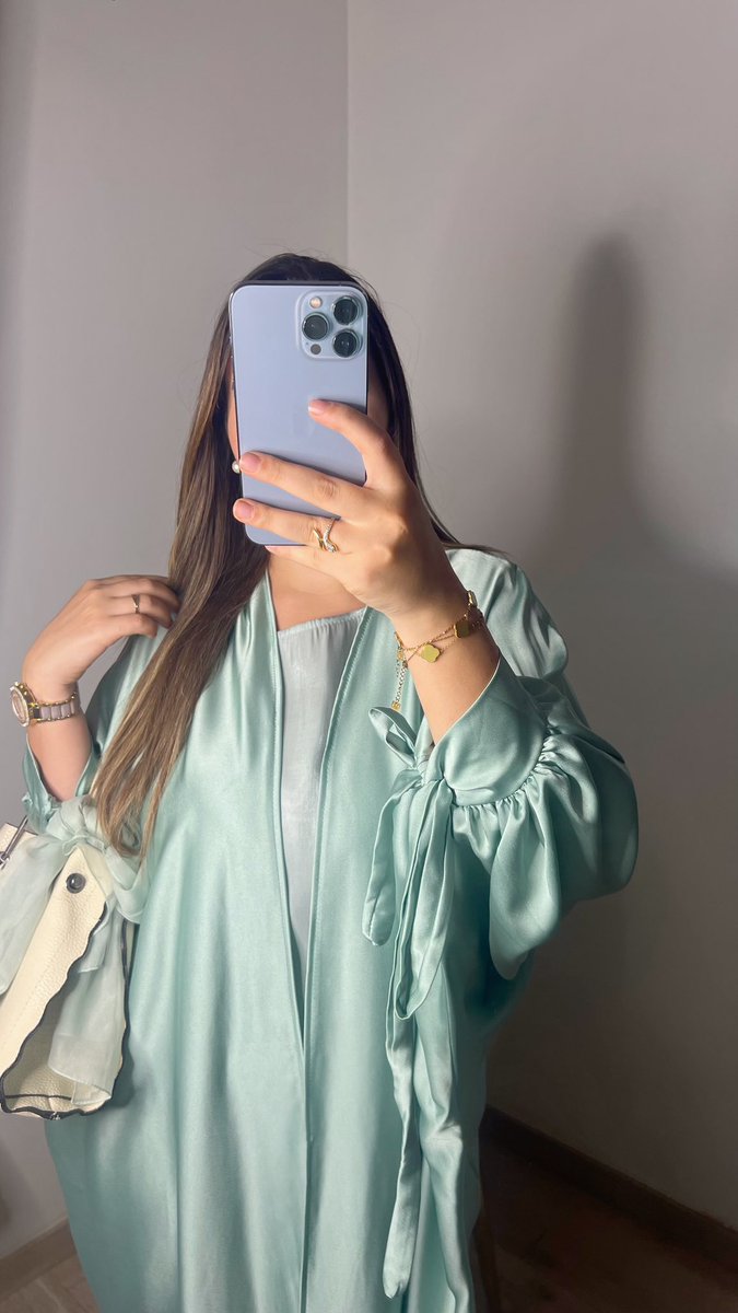 Monreflet_'s tweet image. On en parle la beauté incroyable des kimono satinée ?🥵🥹