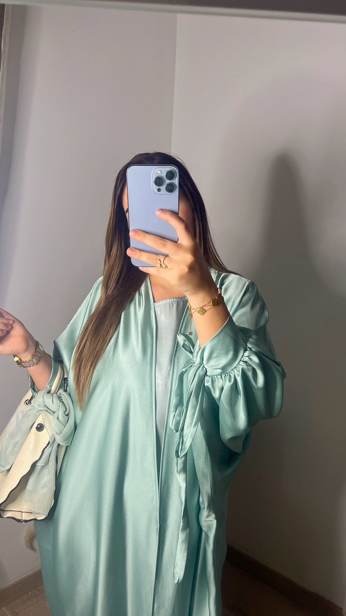 Monreflet_'s tweet image. On en parle la beauté incroyable des kimono satinée ?🥵🥹