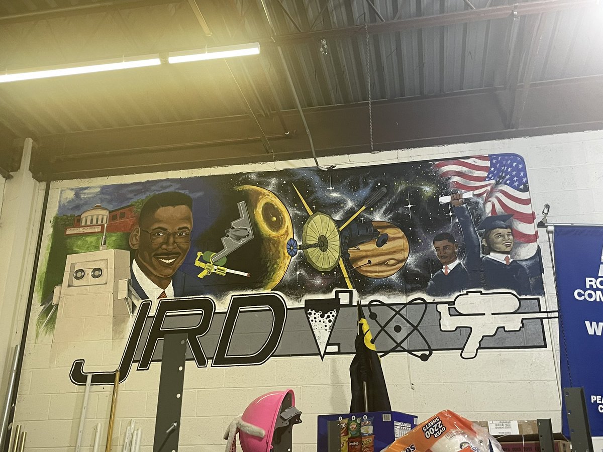 SRdataanalyst's tweet photo. Played with the super soaker as a kid and met the creator today 🤩Dr. Lonnie Johnson inventor • engineer• entrepreneur…not to mention all the Nerf currently in my house #boymom #JohnsonSTEMActivityCenter @LonnieGJohnson https://t.co/8jrLHtnSd4